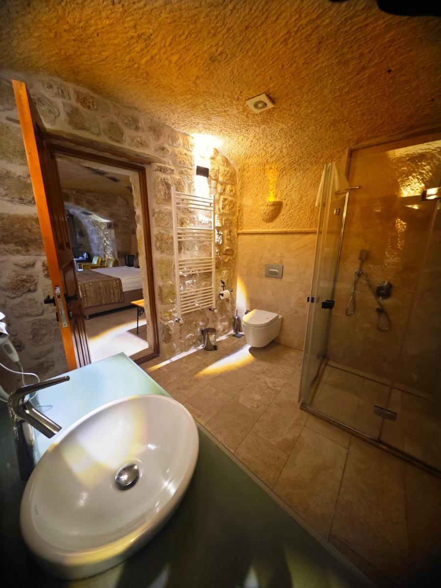 Acropolis Cave Suite
