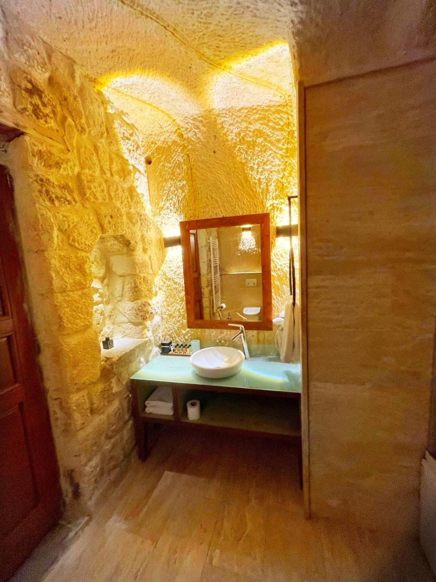 Acropolis Cave Suite