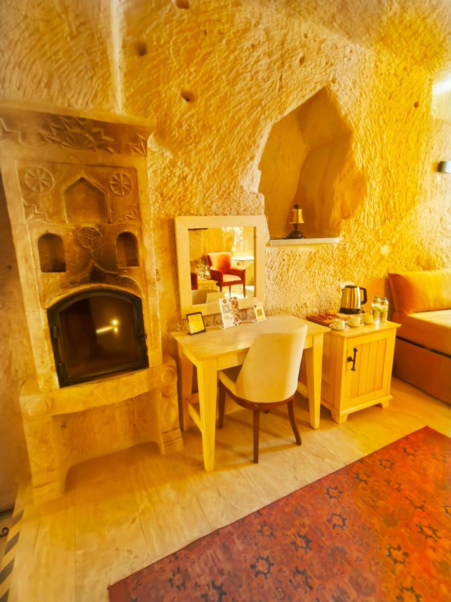 Acropolis Cave Suite