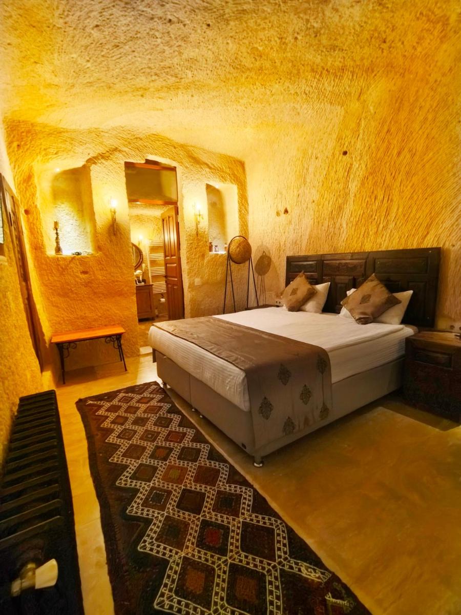 Acropolis Cave Suite