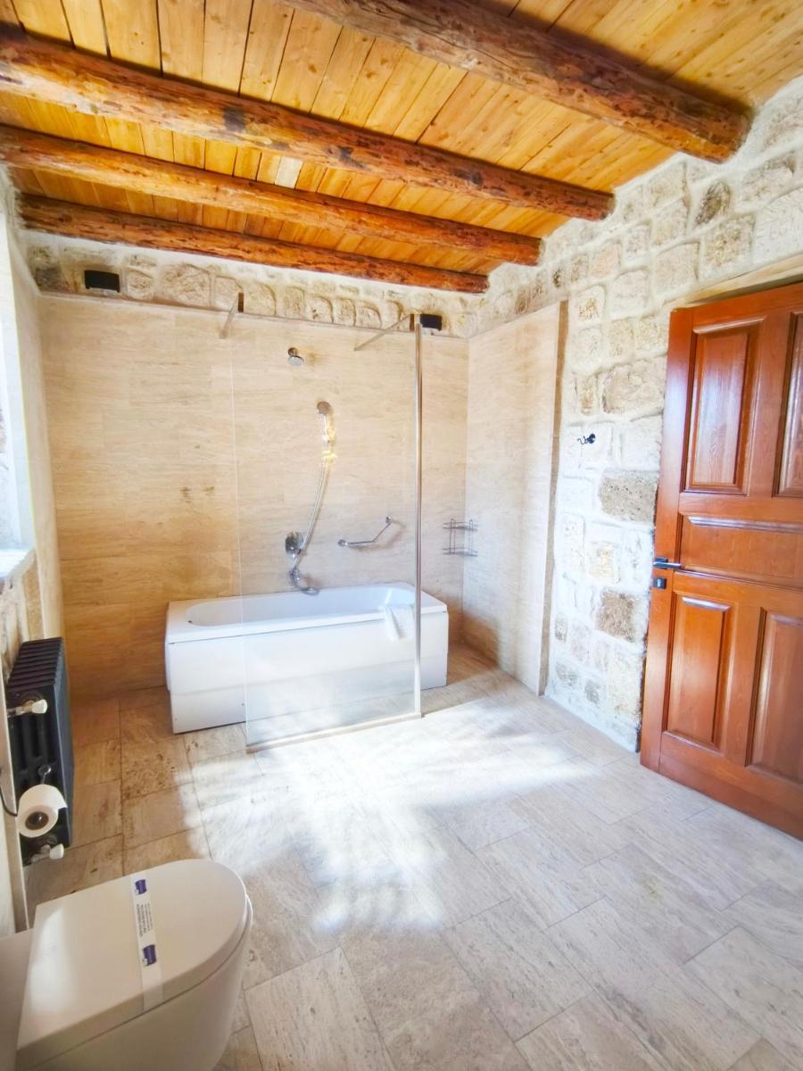 Acropolis Cave Suite