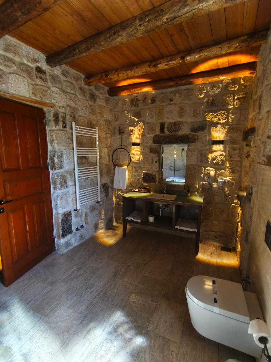 Acropolis Cave Suite