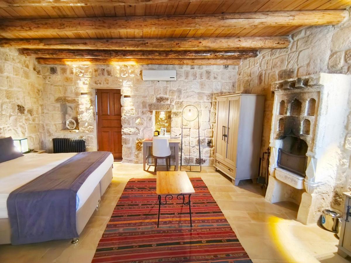 Acropolis Cave Suite