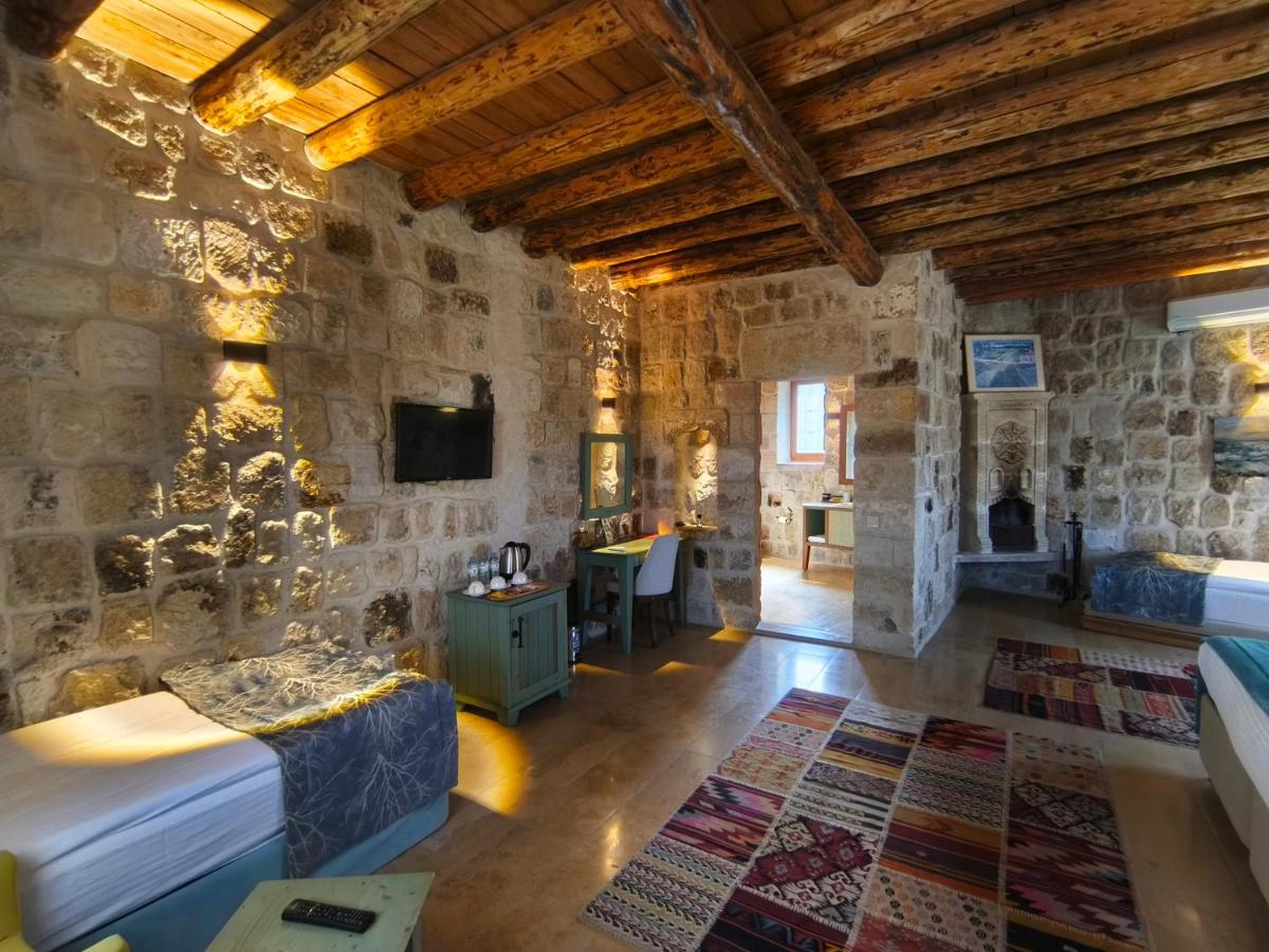 Acropolis Cave Suite