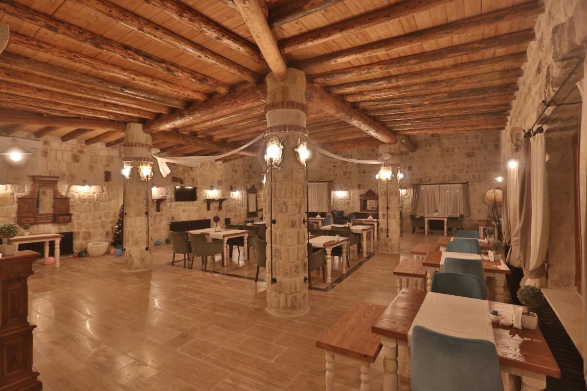 Acropolis Cave Suite