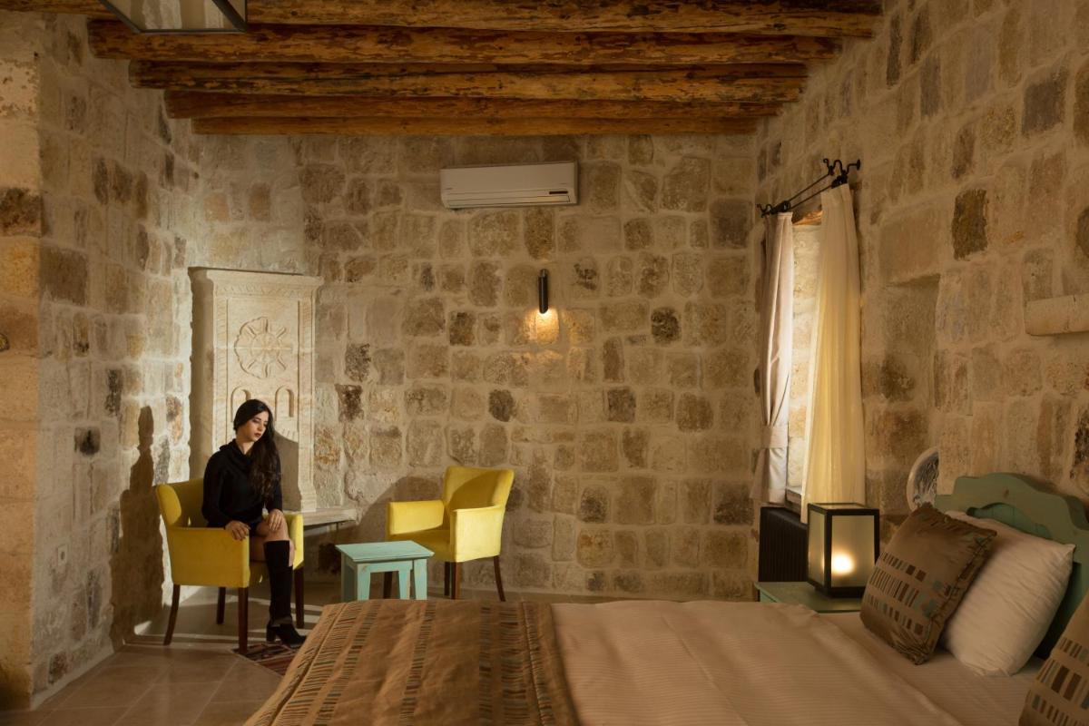 Acropolis Cave Suite
