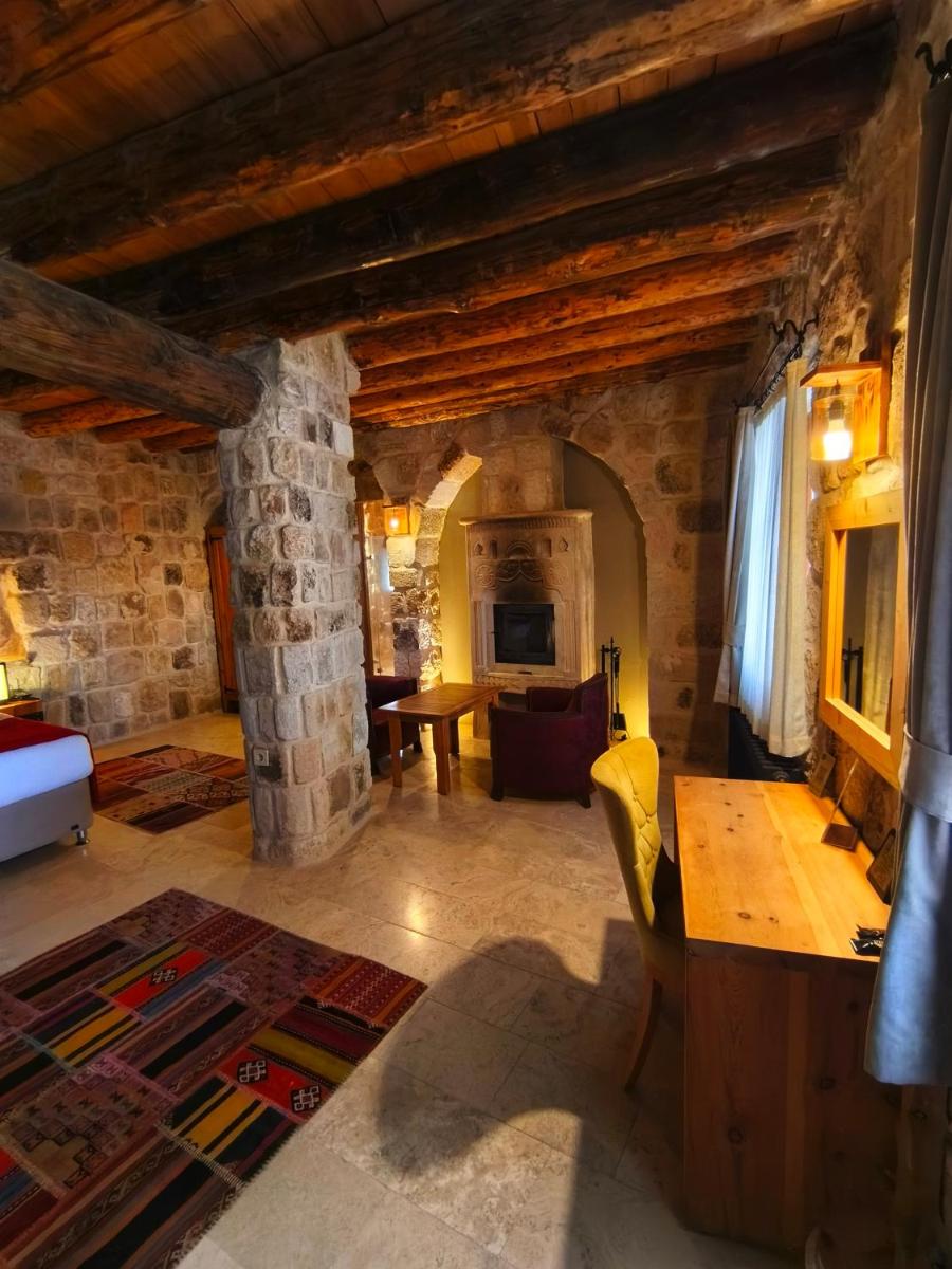 Acropolis Cave Suite
