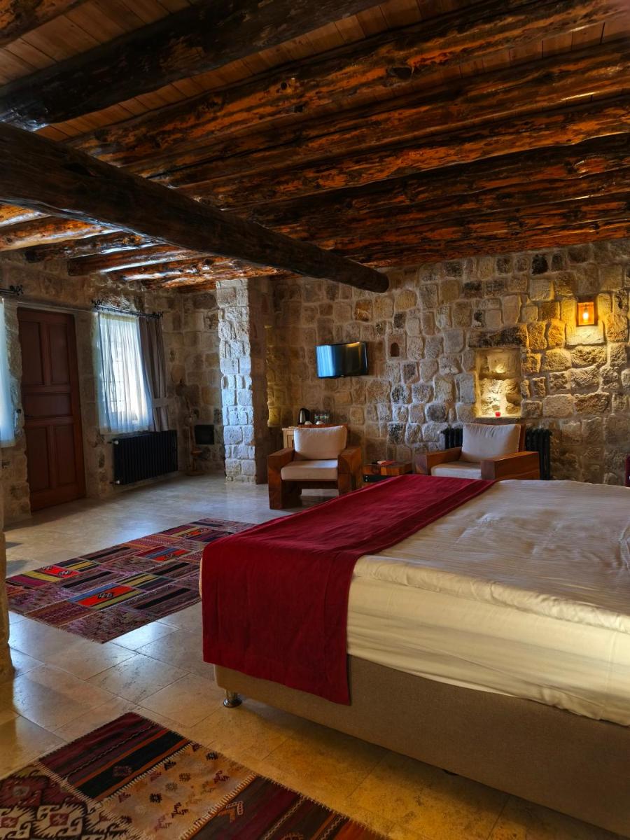 Acropolis Cave Suite