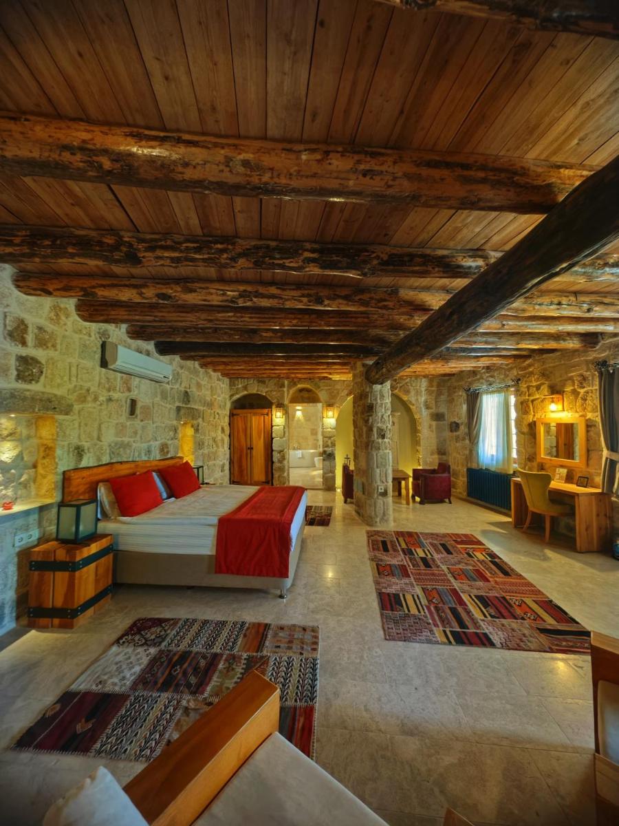 Acropolis Cave Suite