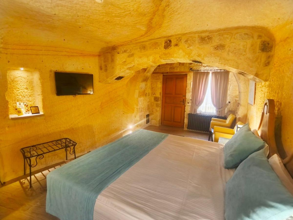 Acropolis Cave Suite