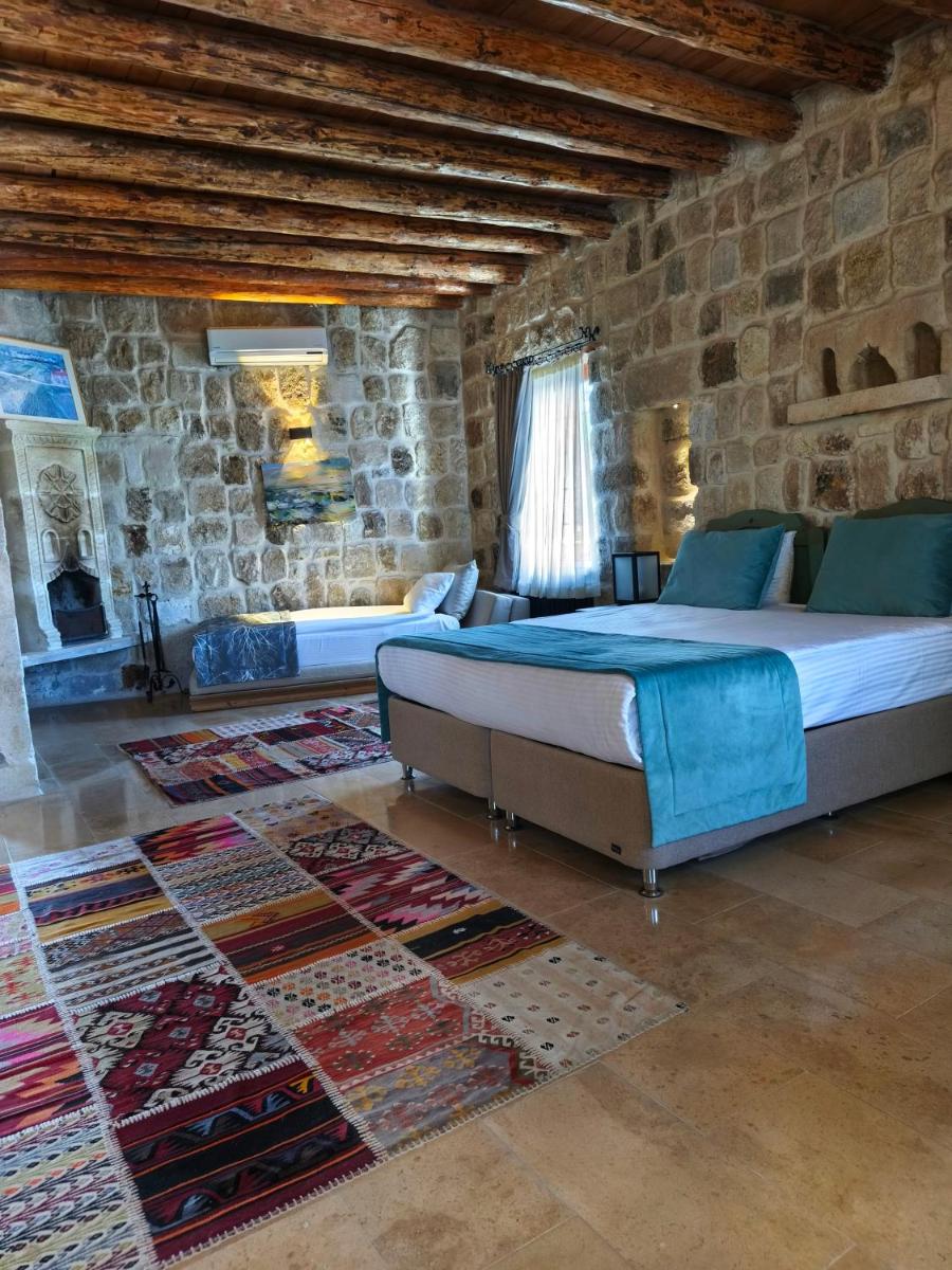 Acropolis Cave Suite
