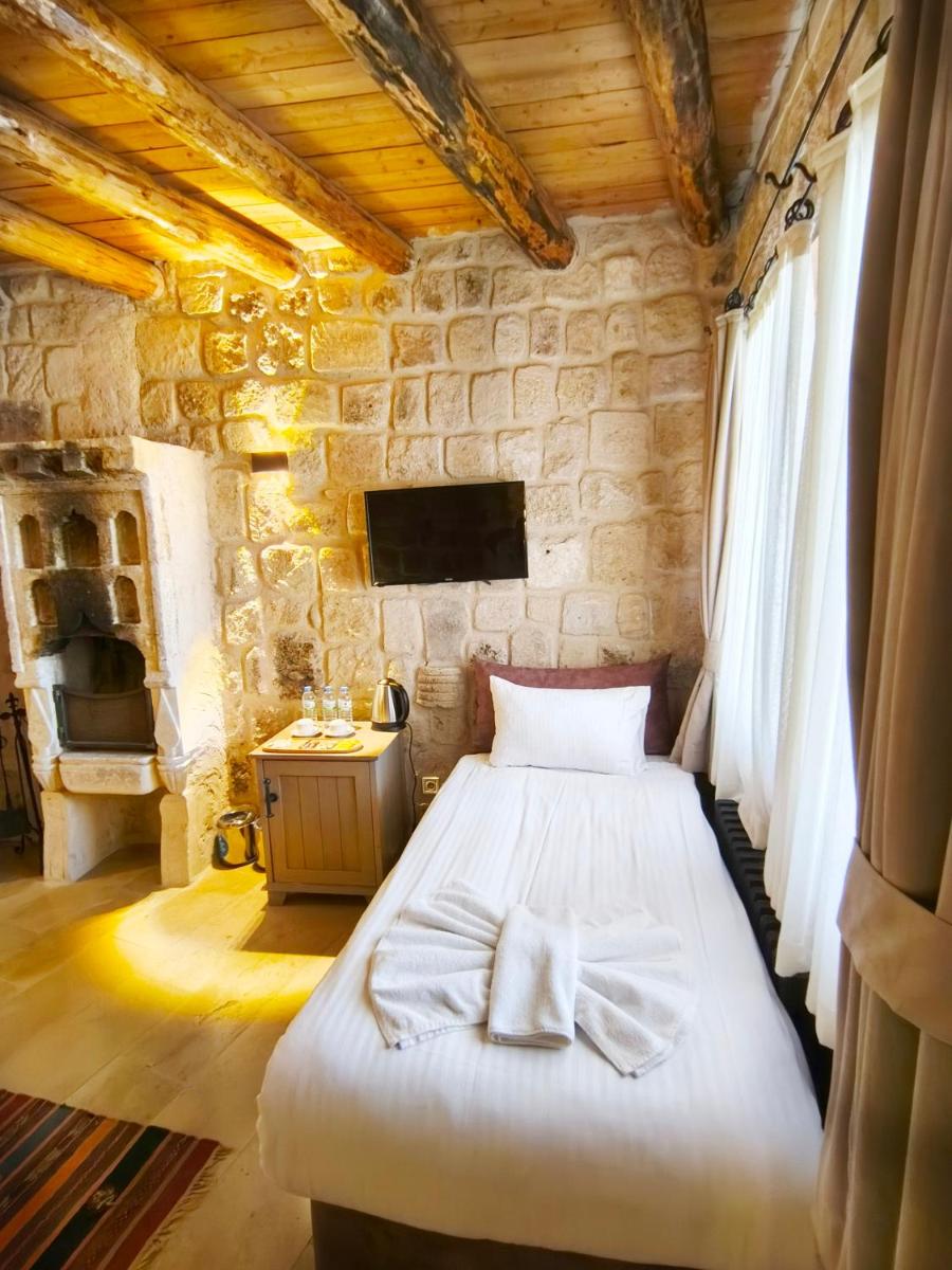 Acropolis Cave Suite