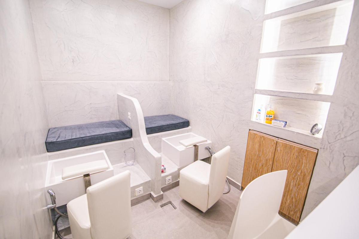 Acroterra Rosa Luxury Suites & Spa