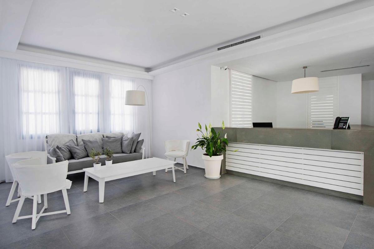 Acroterra Rosa Luxury Suites & Spa