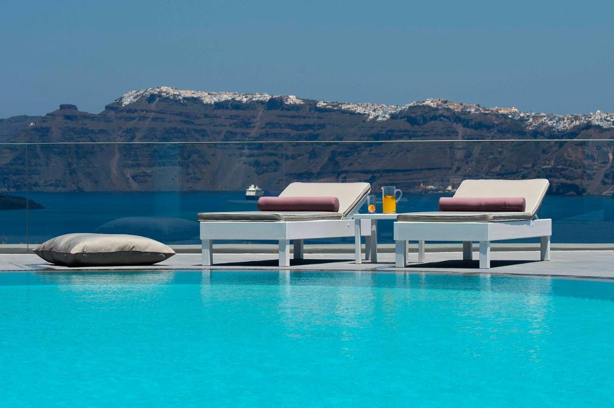 Acroterra Rosa Luxury Suites & Spa