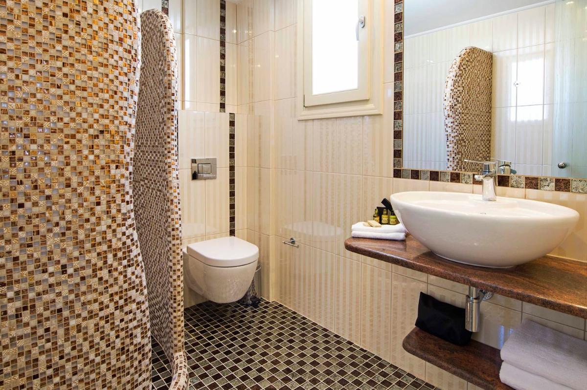 Acroterra Rosa Luxury Suites & Spa