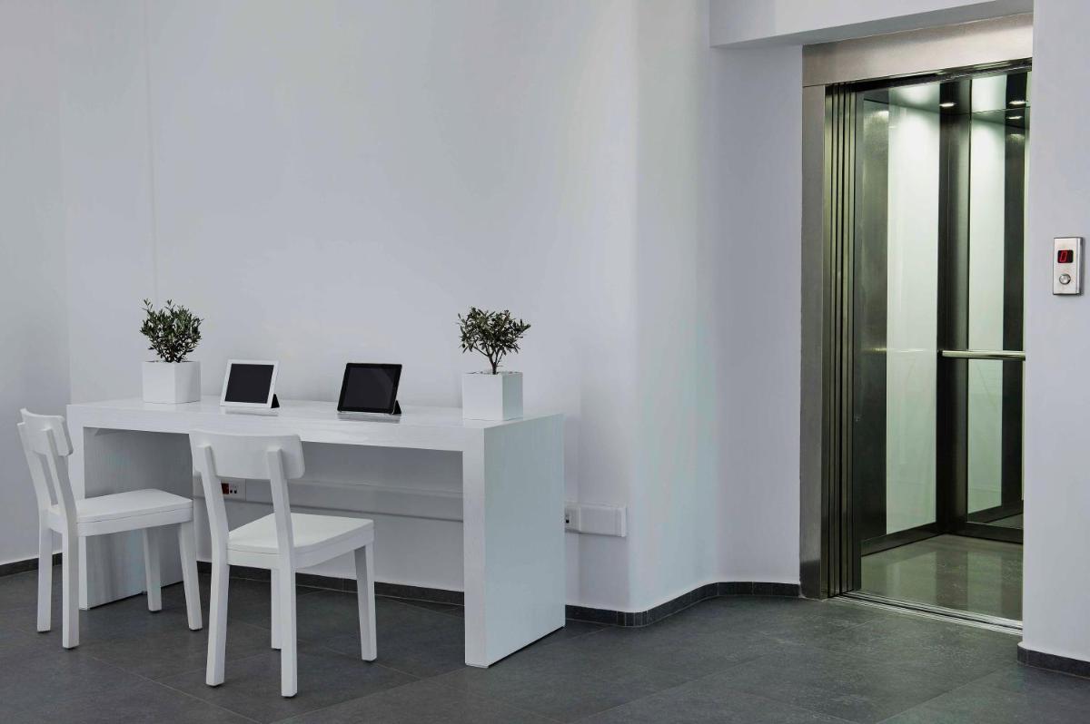 Acroterra Rosa Luxury Suites & Spa