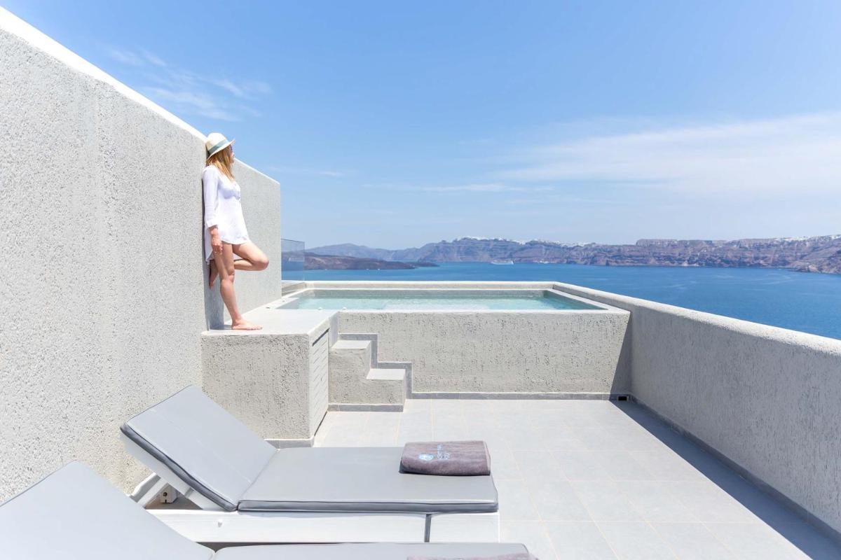 Acroterra Rosa Luxury Suites & Spa