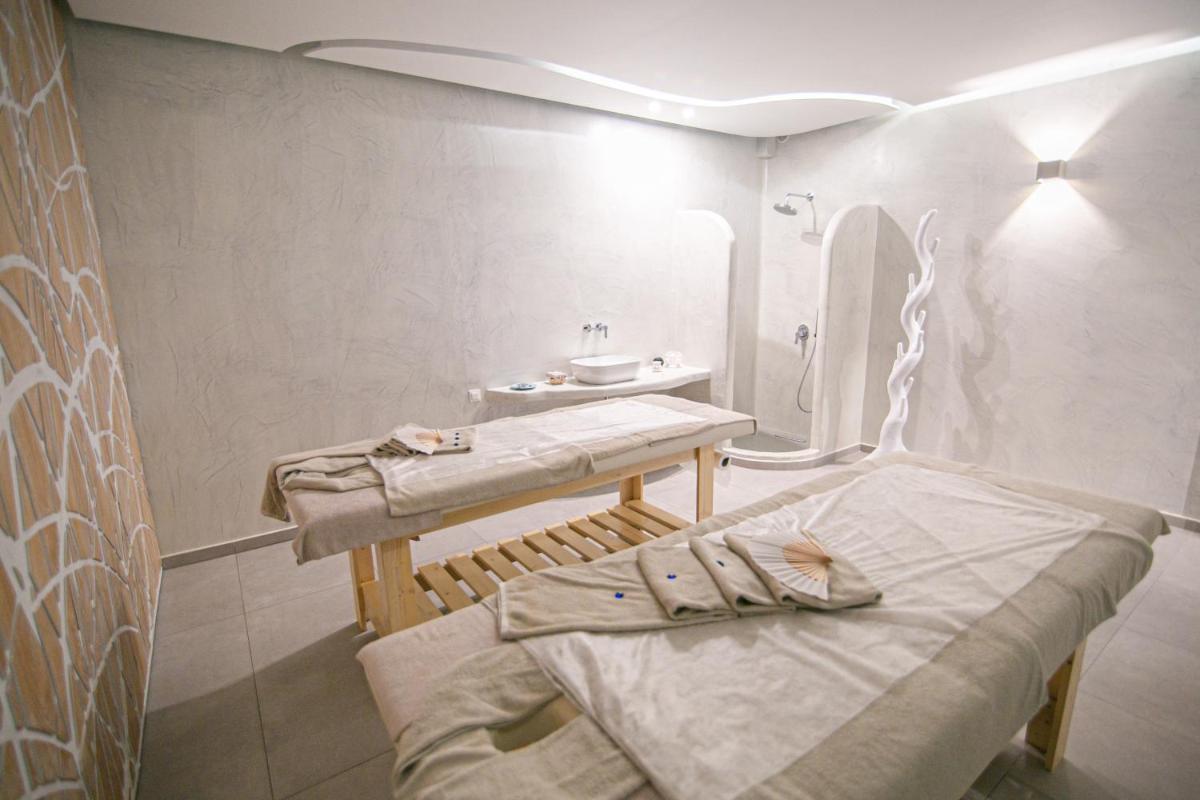 Acroterra Rosa Luxury Suites & Spa