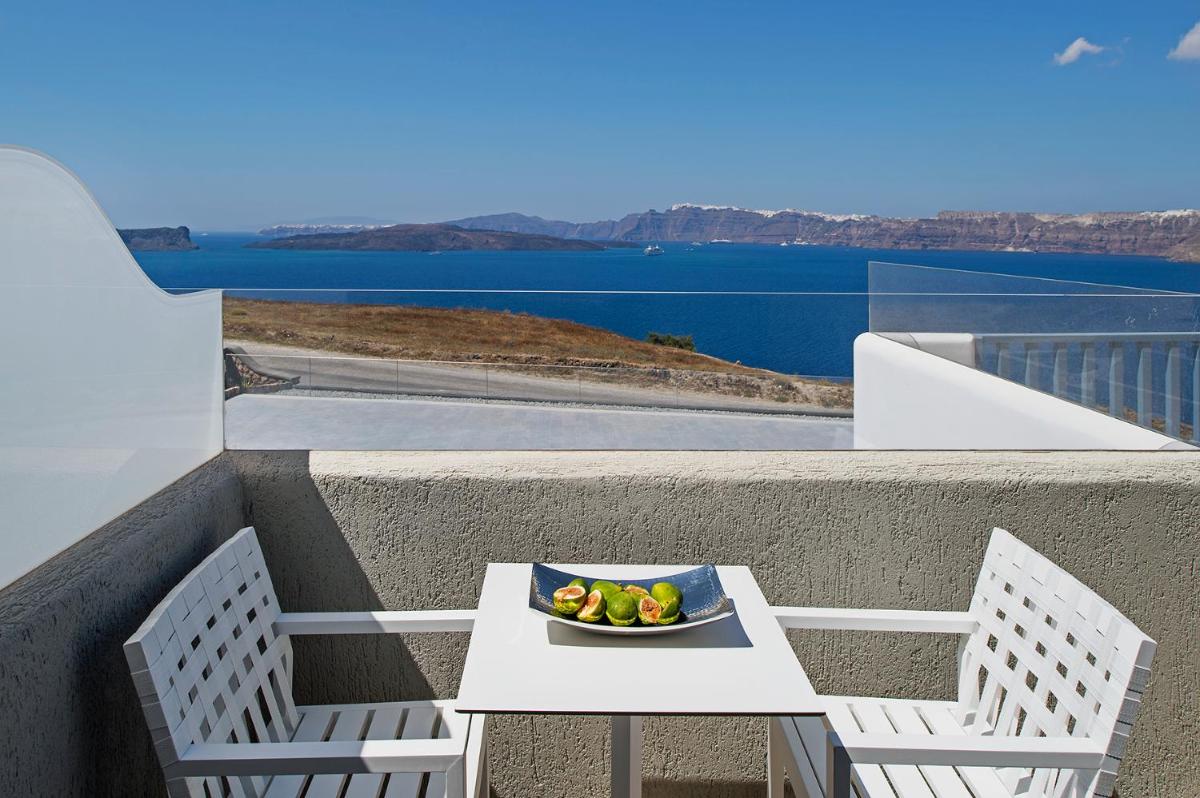 Acroterra Rosa Luxury Suites & Spa