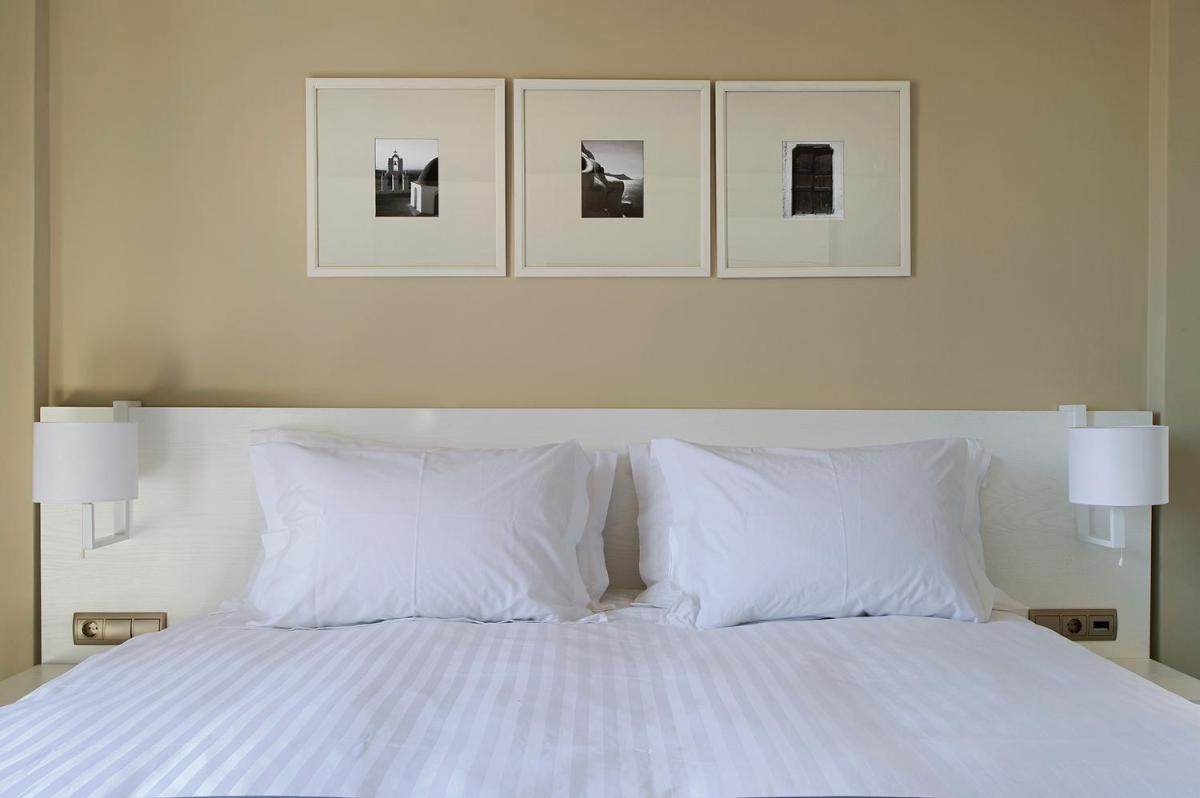 Acroterra Rosa Luxury Suites & Spa