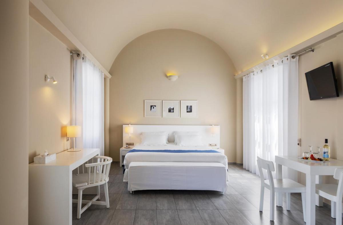 Acroterra Rosa Luxury Suites & Spa