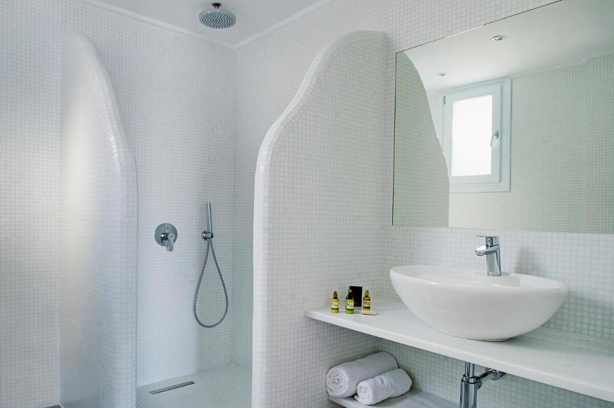 Acroterra Rosa Luxury Suites & Spa