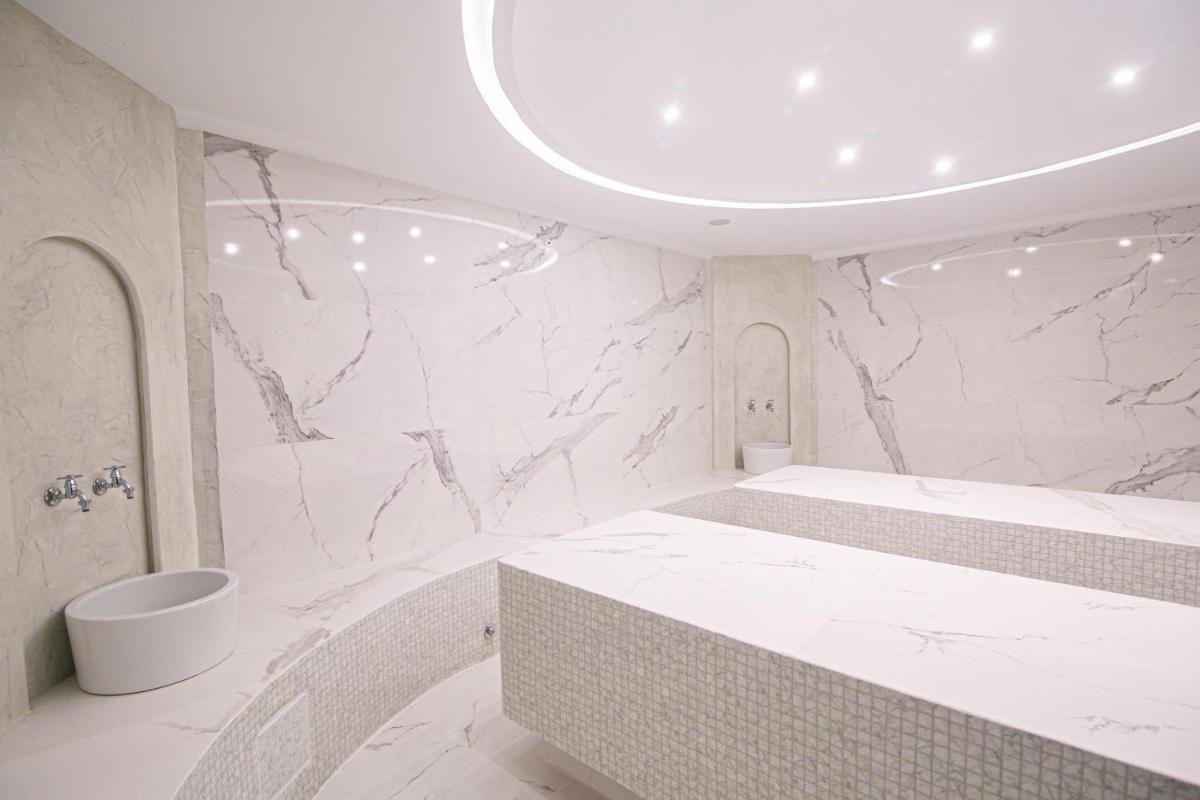 Acroterra Rosa Luxury Suites & Spa