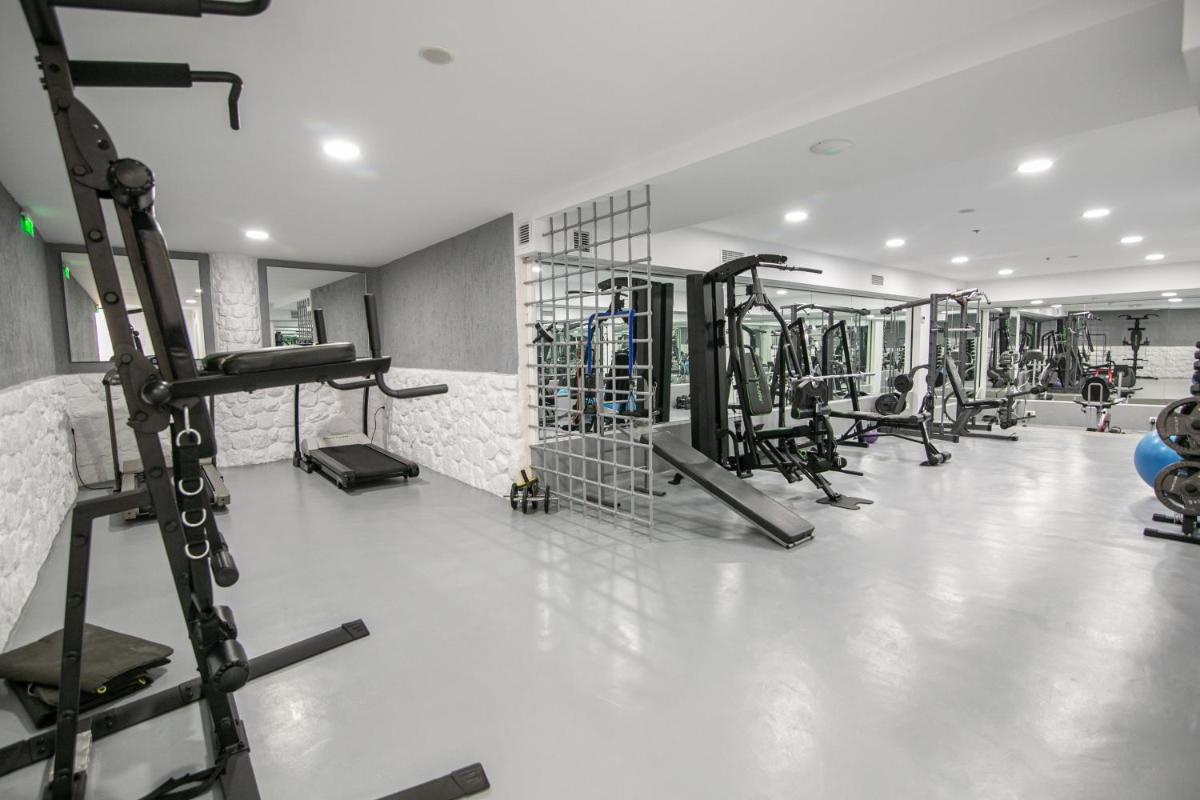 Acroterra Rosa Luxury Suites & Spa