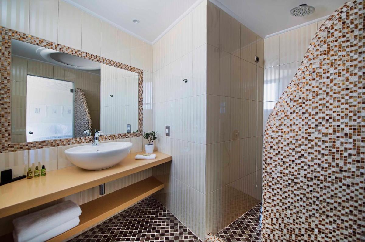 Acroterra Rosa Luxury Suites & Spa