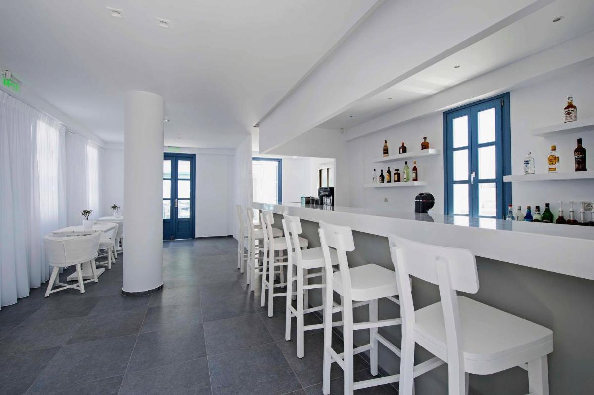 Acroterra Rosa Luxury Suites & Spa