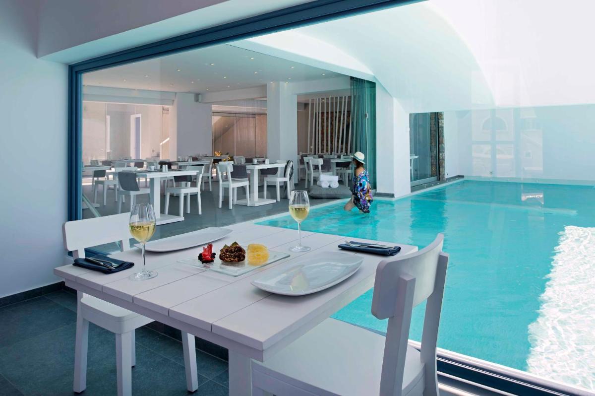 Acroterra Rosa Luxury Suites & Spa