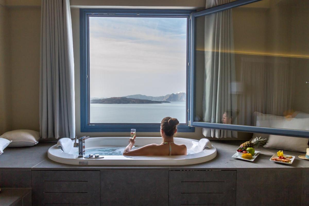Acroterra Rosa Luxury Suites & Spa