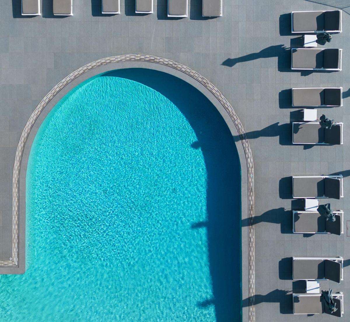 Acroterra Rosa Luxury Suites & Spa