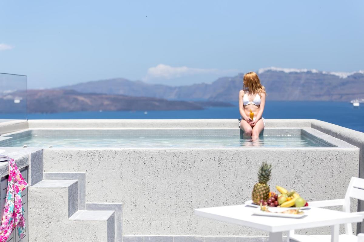 Acroterra Rosa Luxury Suites & Spa