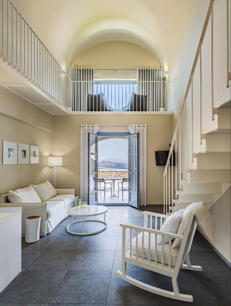 Acroterra Rosa Luxury Suites & Spa
