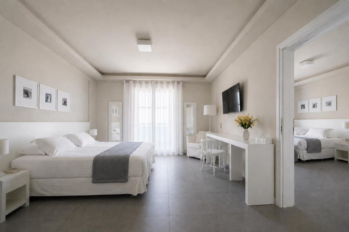 Acroterra Rosa Luxury Suites & Spa