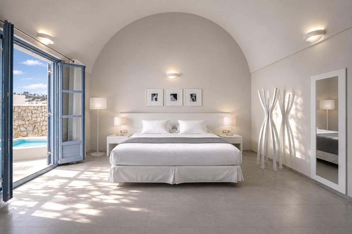 Acroterra Rosa Luxury Suites & Spa