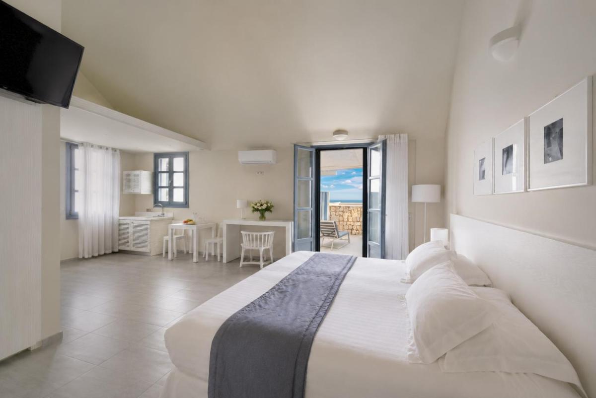 Acroterra Rosa Luxury Suites & Spa