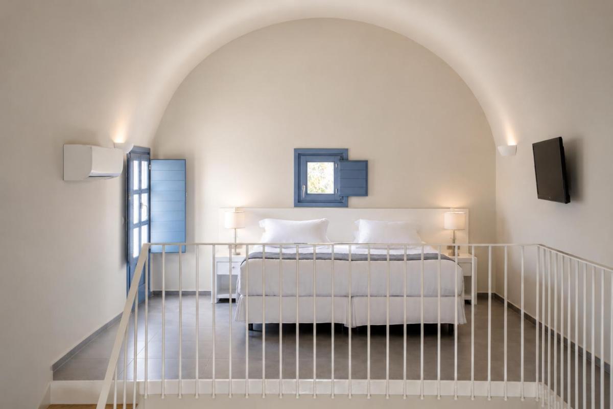Acroterra Rosa Luxury Suites & Spa