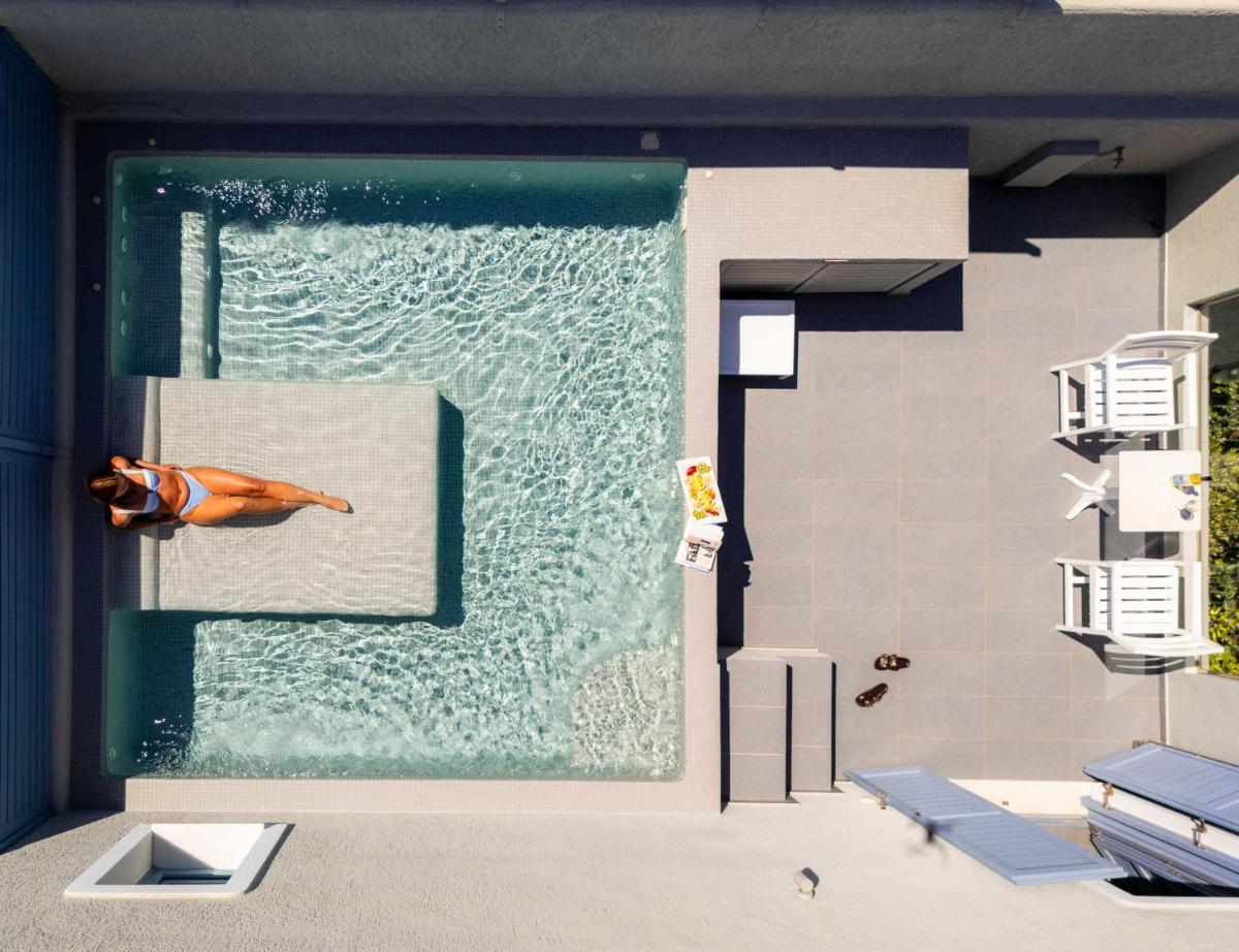 Acroterra Rosa Luxury Suites & Spa