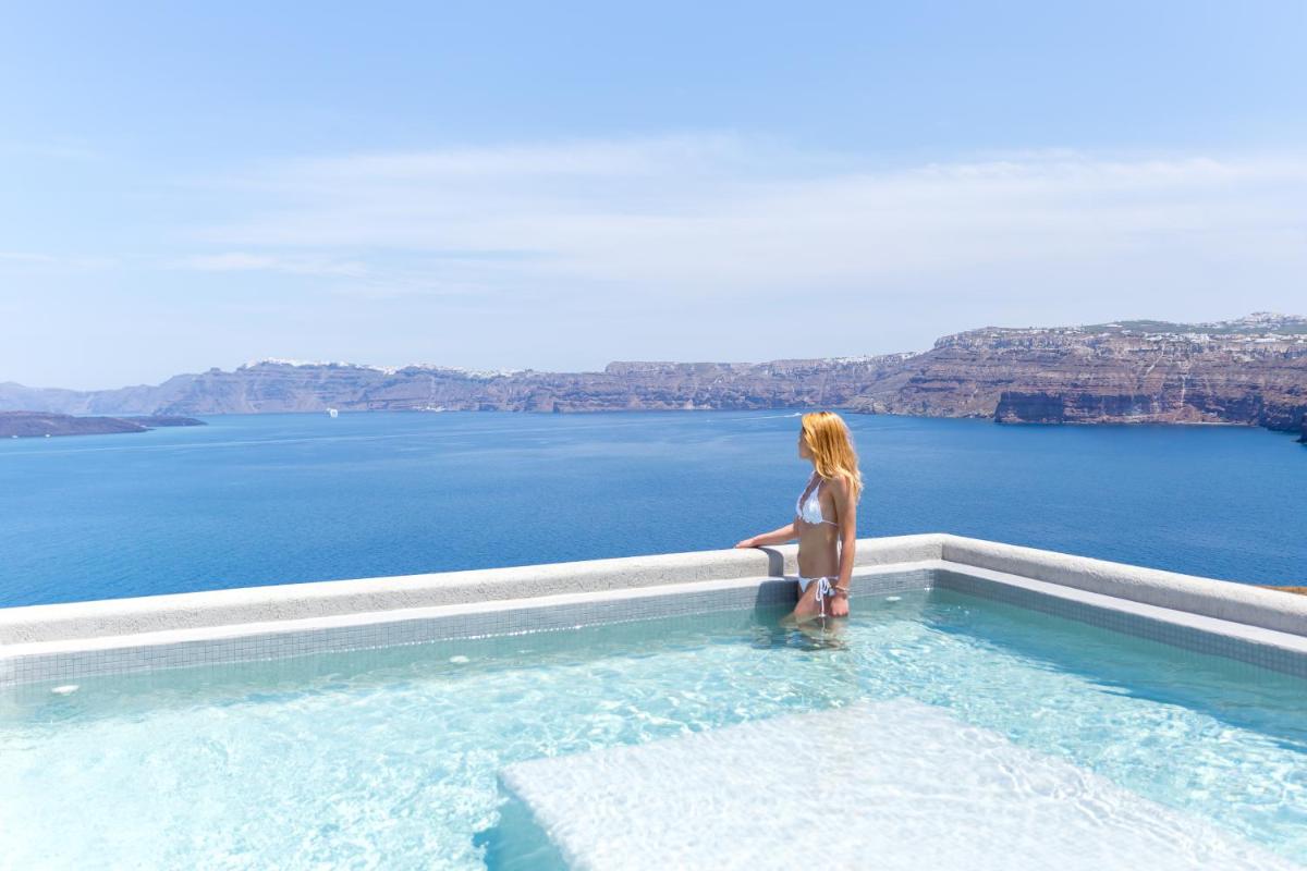 Acroterra Rosa Luxury Suites & Spa