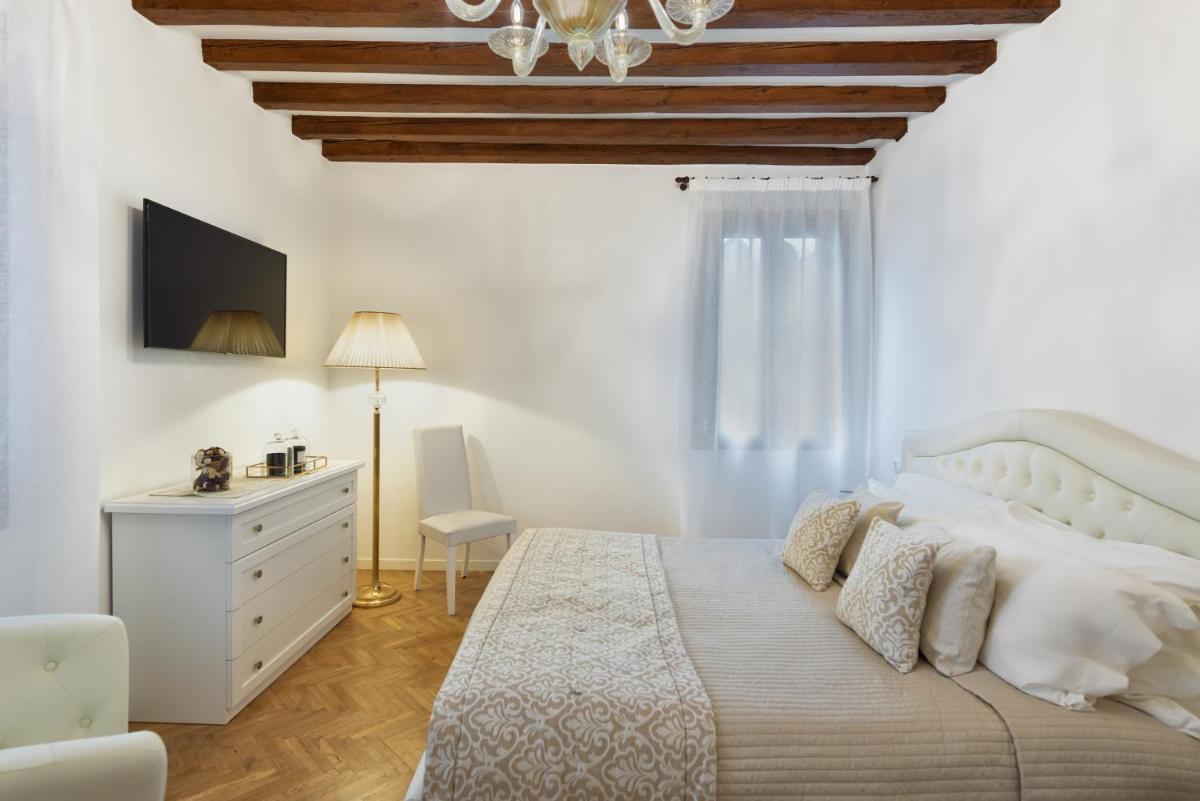 Ad Place Venice