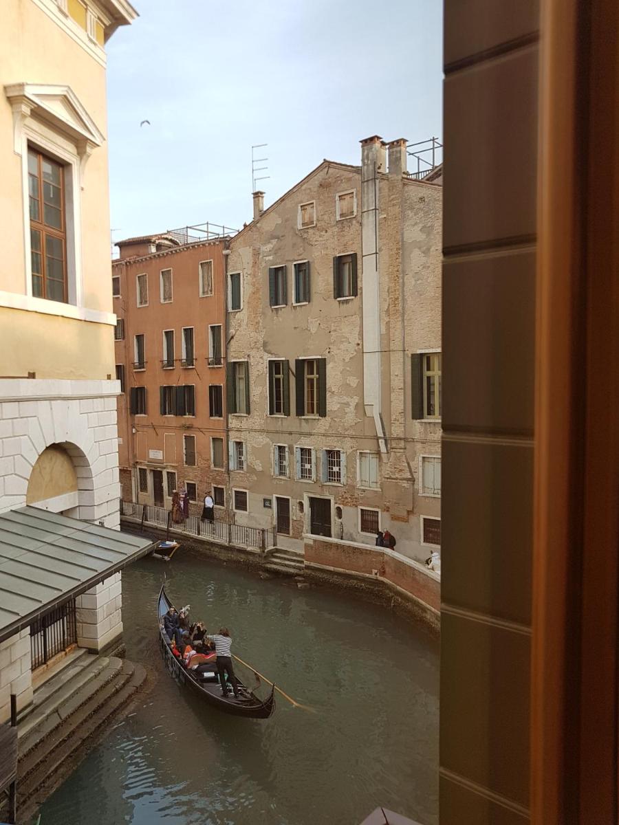 Ad Place Venice