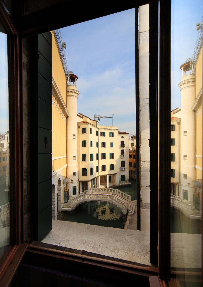 Ad Place Venice
