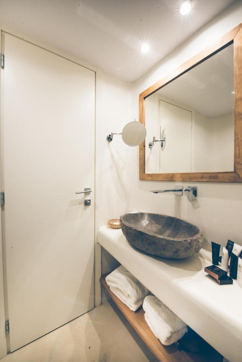 Adel Private Suites