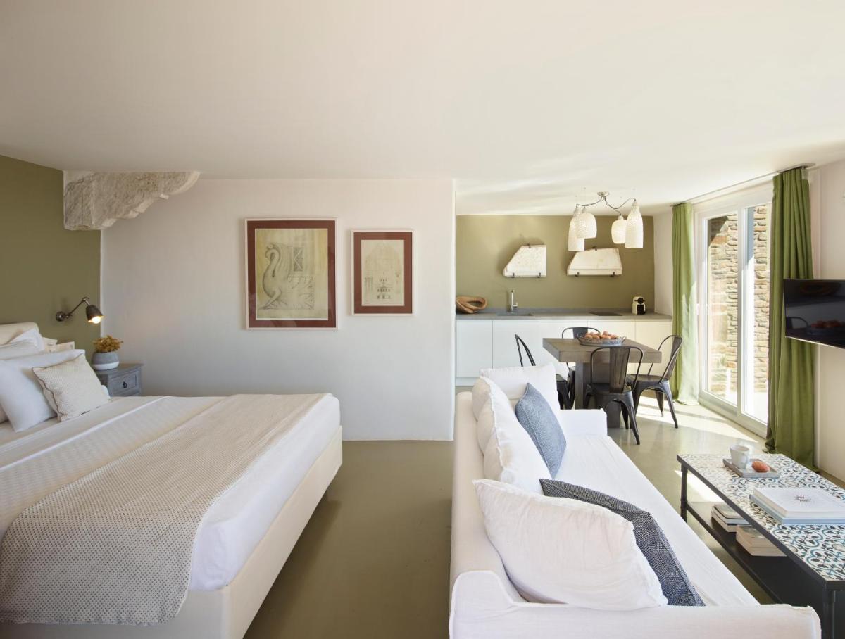 Aeolis Tinos Suites