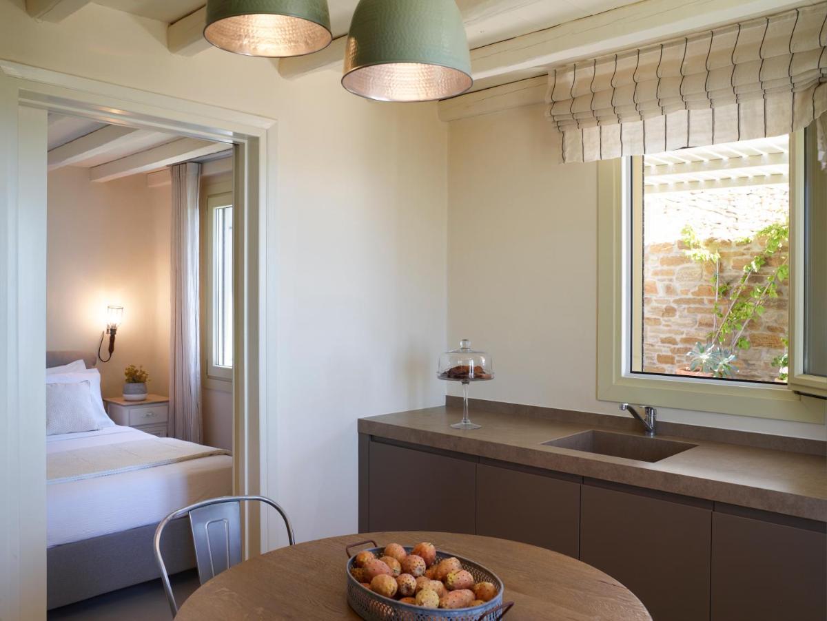 Aeolis Tinos Suites