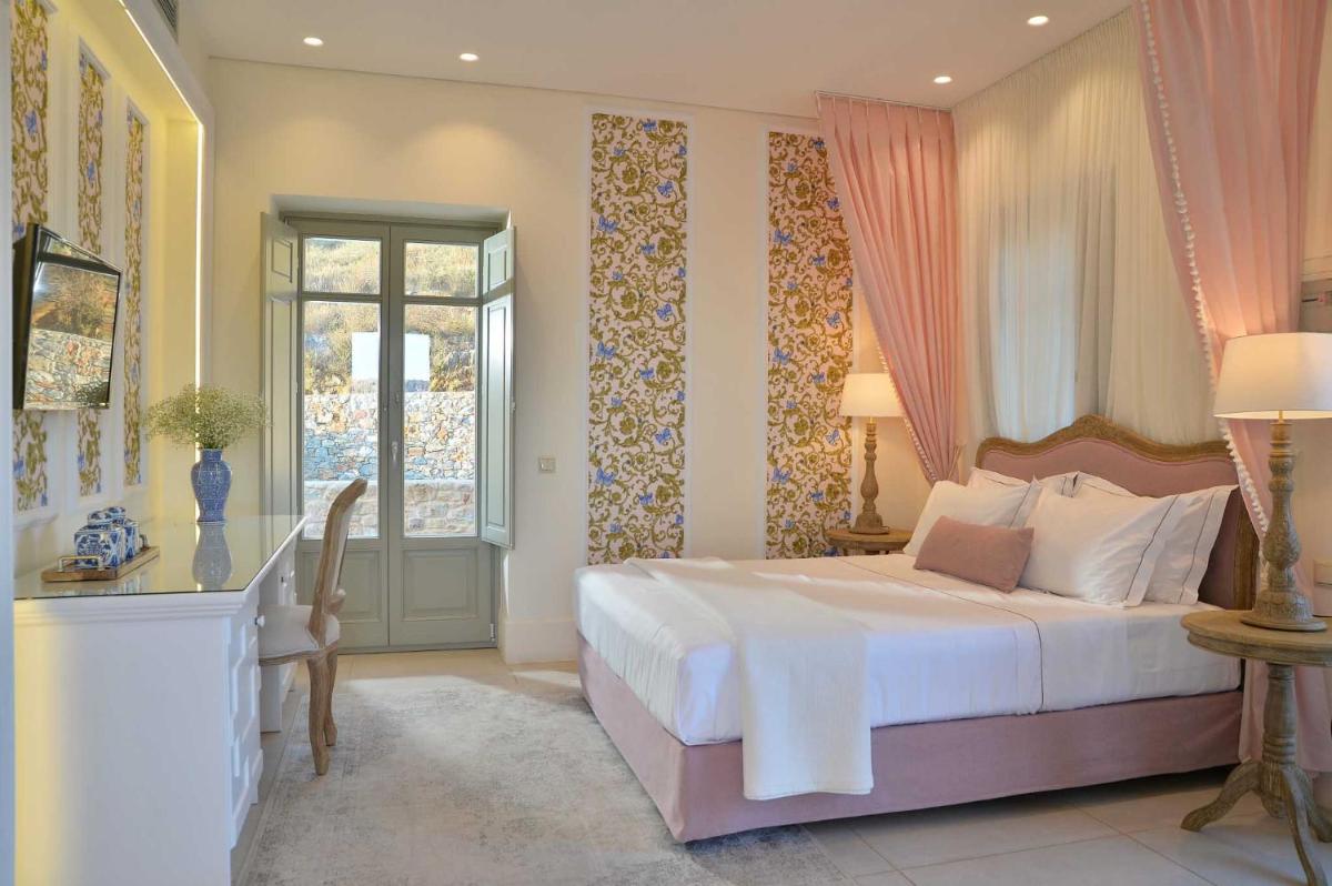 Akrolithi Boutique Hotel & Suites