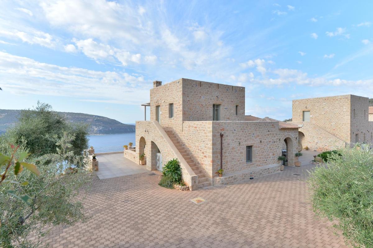 Akrolithi Boutique Hotel & Suites